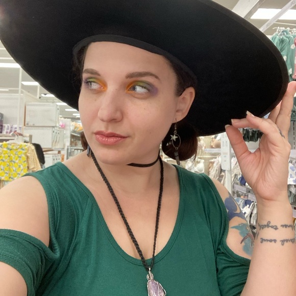 Meet your Posher, Angela - Picture 3 of 3